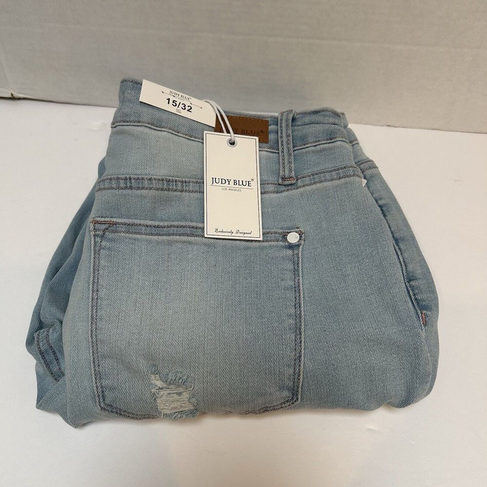Judy Blue NWT Boyfriend Fit Mid-Rise Destroyed Jeans Size 15/32 Style #88333